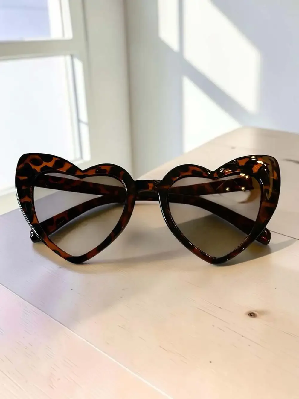 Retro Tortoise Shell Heart Shaped Cat-Eye Sunglasses